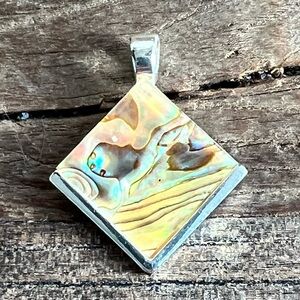 VINTAGE STERLING SILVER MOTHER OF PEARL & ABALONE SHELL PENDANT